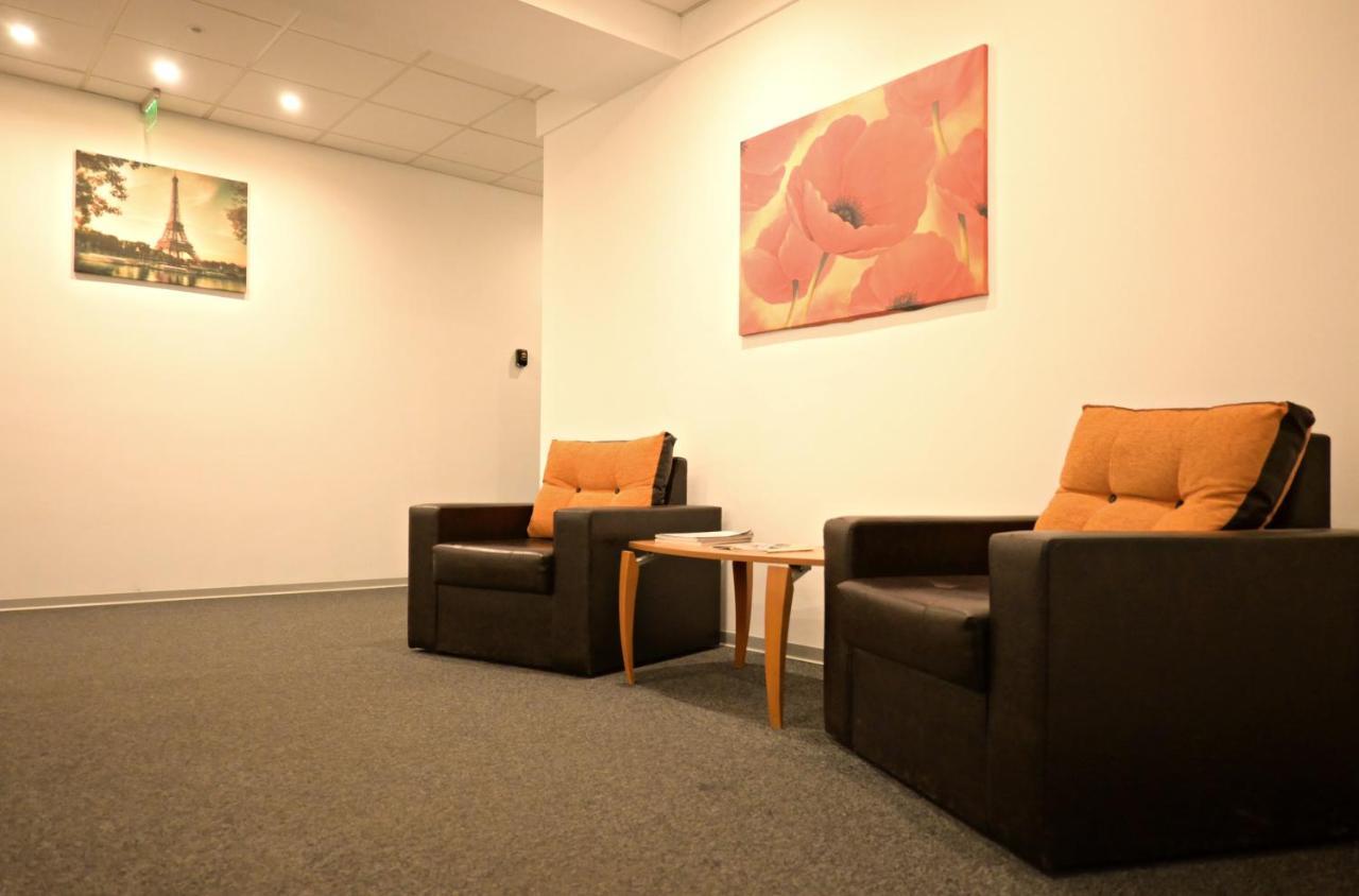 Luana Airport Apartments #8 オトペニ エクステリア 写真